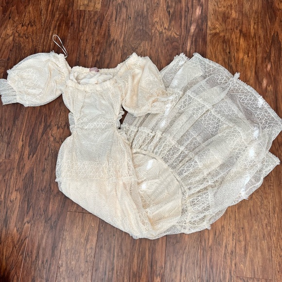 Chic Off-Shoulder Cream Maxi Dress - Picture 3 of 6